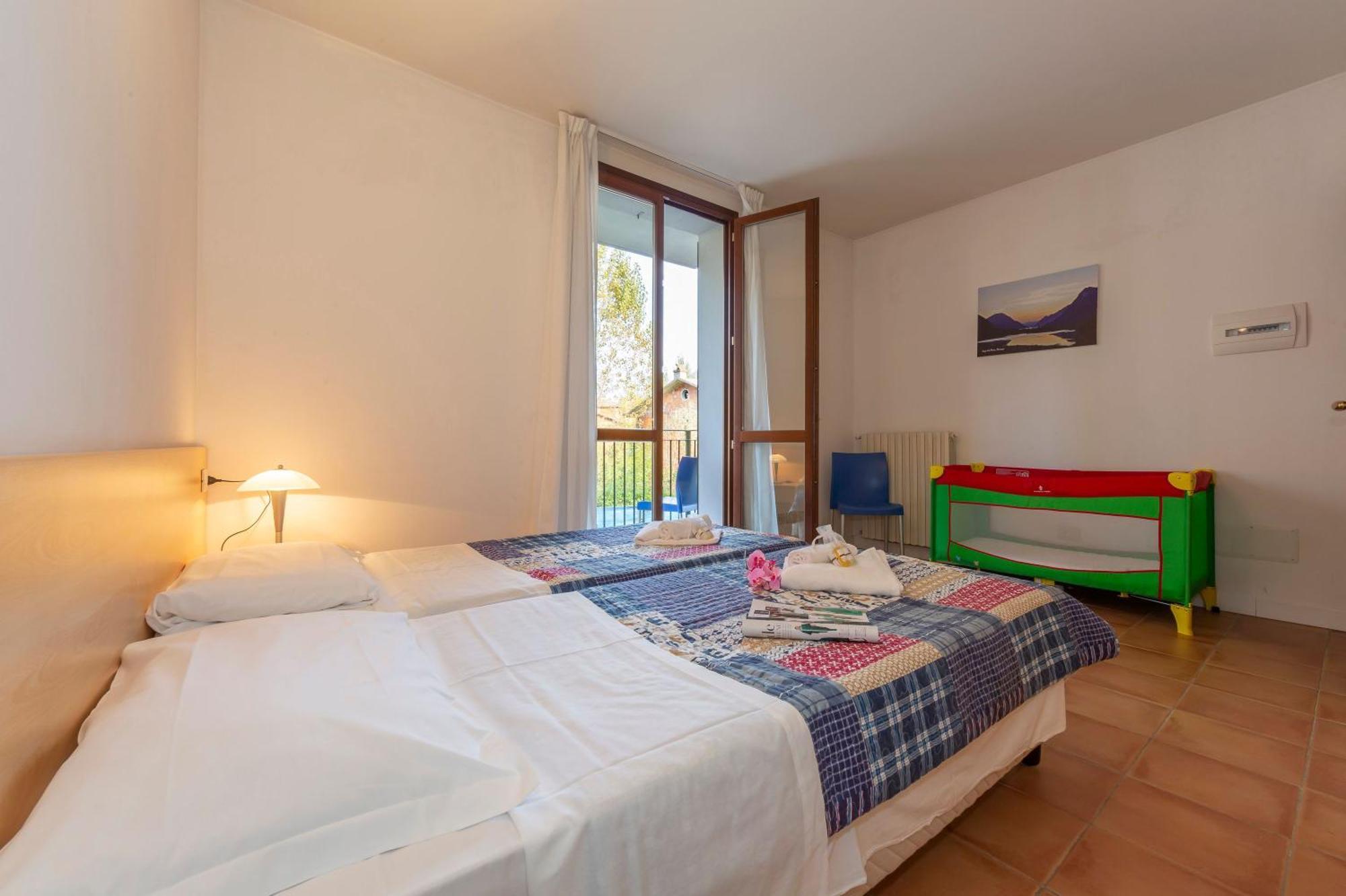 Budget Village Apartments - Porto Letizia Porlezza Exterior foto