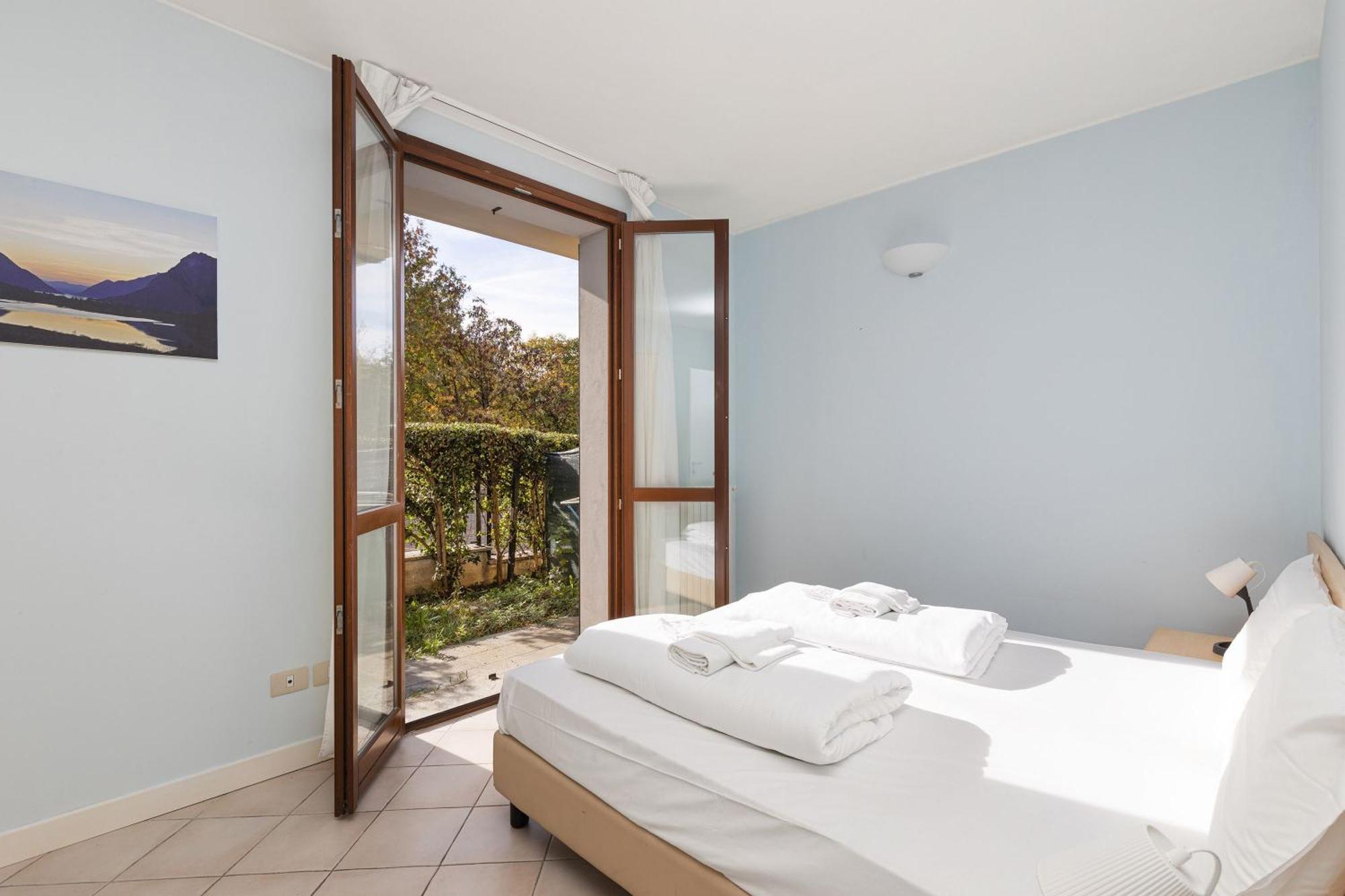 Budget Village Apartments - Porto Letizia Porlezza Exterior foto