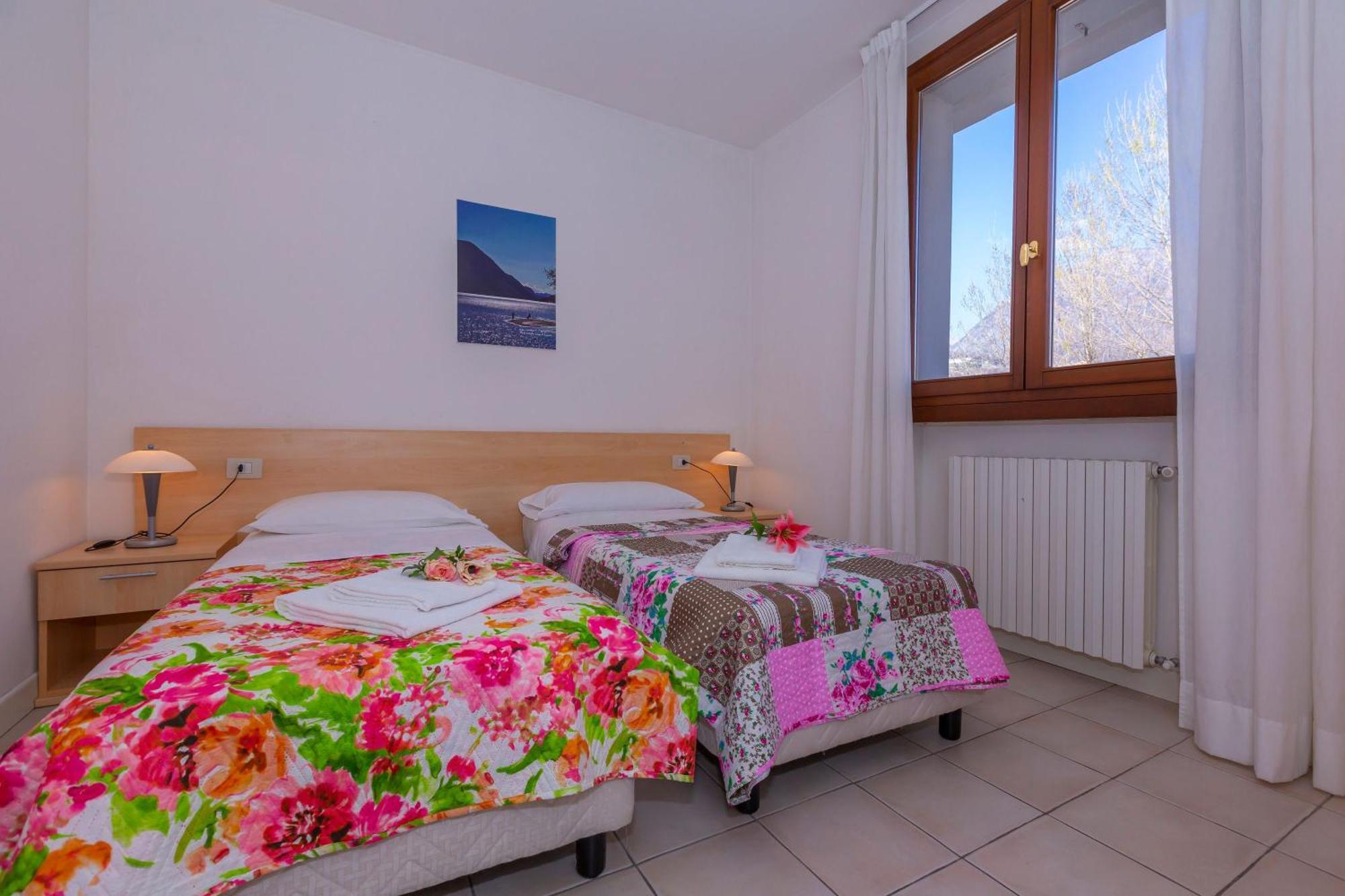 Budget Village Apartments - Porto Letizia Porlezza Exterior foto