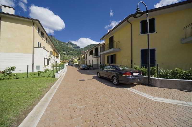 Budget Village Apartments - Porto Letizia Porlezza Exterior foto