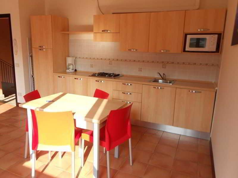 Budget Village Apartments - Porto Letizia Porlezza Exterior foto
